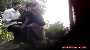 BanglaDeshi Boys And Girls Sex In Park