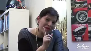 Belle femme pulpeuse aux gros seins 6