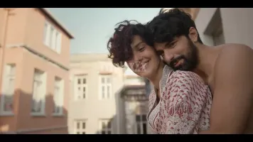 Berguzar Korel Merve Dizdar - Bir Ask Iki Hayat 2019