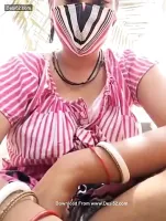 Desi village bhabhi showing boobs