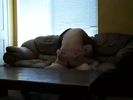 elle commente crument