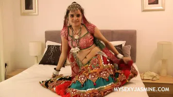 Gujarati Indian College Babe Jasmine Mathur Garba Dance