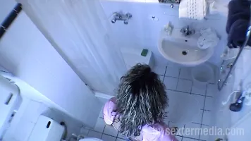 Heimlich im Hotelbad gefilmt