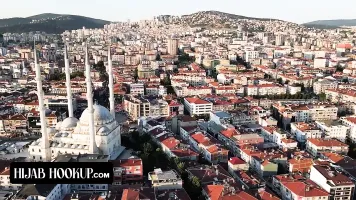 Horny Perv Peeps On Beauty Babe In Hijab, Vanessa Vox