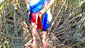 Indian village Bhabhi fucking outdoors with boyfriend