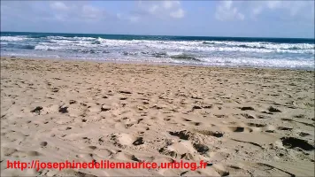 Josephine of Mauritius Island : Pee at Cap d'Agde in winter