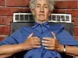 La abuela esta caliente.