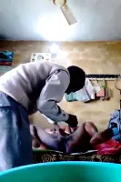 Meri chut ke baal kaat do