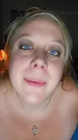 Milf cums squirting