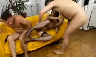 Nora Davis se fait prendre en double penetration