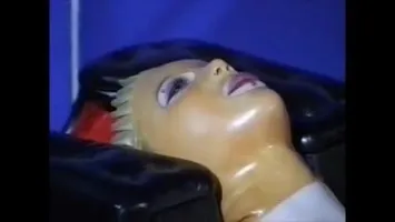 Sklavin unter dem Gummi-Arch