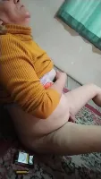 Turkish mature masturbates