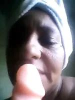 Venezolana con consalador