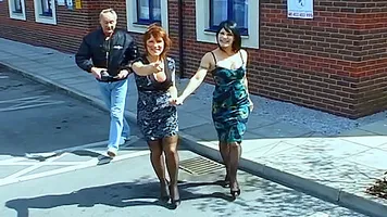 Wendy Taylor and Daisy Rock get a good seeing too