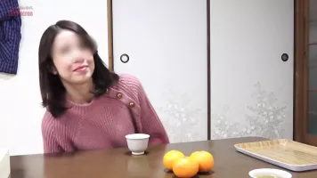 Wife lover No.6 teased her pussy with my toes in the kotatsu