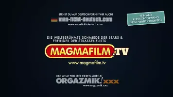 Zwei heisse Schnecken weggepoppt auf einem Bahnhof